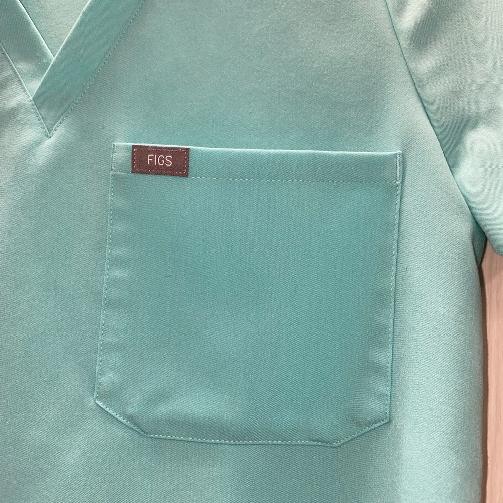 Figs scrub top